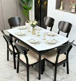 4,6 seater dining table